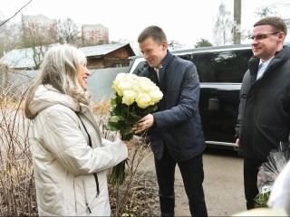Семья Копьевых приняла главу Балашихи в доме, восстановленном после атаки БПЛА