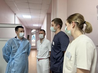 Министр в палате: что удивило Максима Забелина в главной детской травматологии Подмосковья