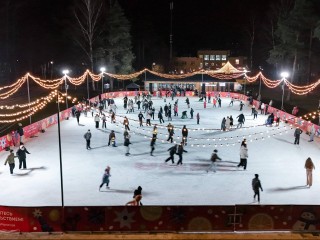 И для фигуристов, и для хоккеистов: как в Дубне открыли сезон на двух катках