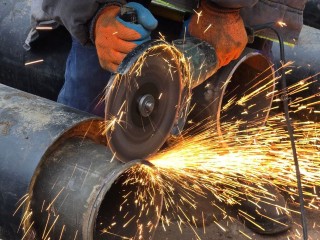 В Больших Дворах устраняют утечку на теплосети