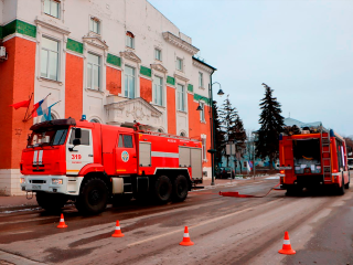 Щит от огня: зарайские пожарные потушили 189 возгораний за 2025 год