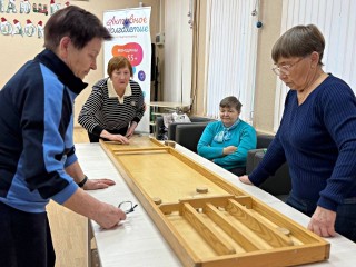 Кто точнее всех? Турнир по жульбаку показал скрытые таланты пенсионеров из Серебряных Прудов