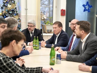 Визит министров в «Теплый прием»: что увидели чиновники в центре помощи бездомным и осужденным