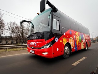 Дед Мороз на колесах: в Люберцах запустили новогодний экскурсионный автобус