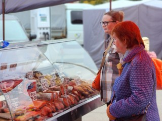 У Торговых рядов открыли новогоднюю ярмарку с фермерскими продуктами