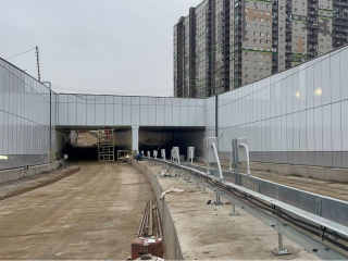 Строители завершили монтаж внутренней отделки тоннеля на новом участке Путилковского шоссе