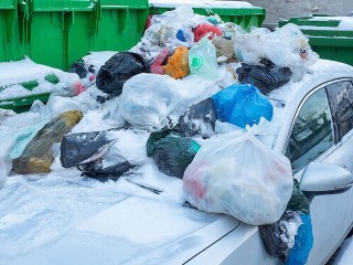 Машину «мастера парковки» в Солнечногорске завалили мусором