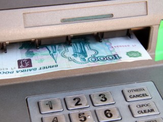 Финансовая тюрьма или цифровой щит: как избежать блокировки переводов — советы эксперта