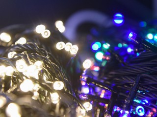 Как выбрать гирлянду на новогоднюю елку, которая точно обрадует Огненную лошадь