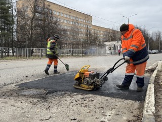 Дорожники заделали ямы на улице Нагорной после обращения жителей