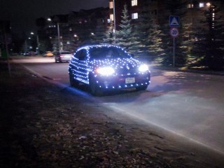 Елочка, зажгись: в Бронницах стало в два раза больше автомобилей-гирлянд