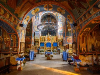 «Не реже раза в месяц»: священник уточнил, как часто верующим приходить на службу