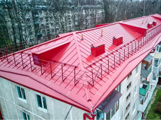 Утепленный чердак и надежное покрытие: новая крыша в селе Рогачево готова к зиме