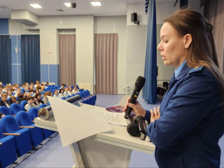 SMS-коды, игровые скины и фальшивые призы: школьников Дмитрова научили распознавать мошенников