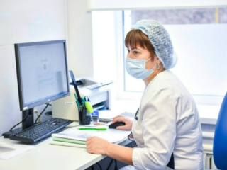 Без очередей и поездок: как жителю Химок получить консультацию врача через смартфон