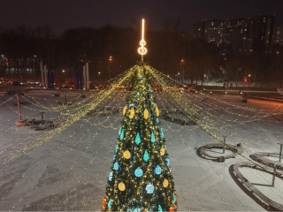 «Звездное небо» и 80 гирлянд: чем еще удивит новогодняя елка в Красногорске