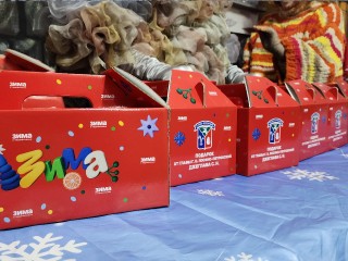 Создавая атмосферу праздника: администрация округа поздравила детей с Новым годом