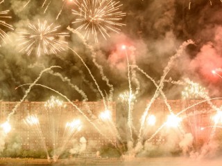 Россиянам напомнили об ответственности за незаконный запуск фейерверков