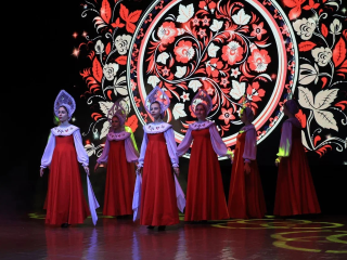 День Конституции в Дзержинском: где послушать песни о Родине и создать праздничное настроение