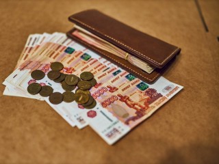 Мечтать не вредно: сколько денег просят у Деда Мороза