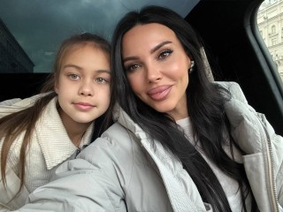 Сахарные воспоминания: Оксана Самойлова поделилась новогодней историей из детства