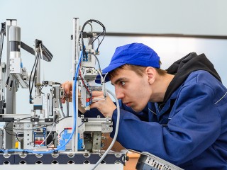 День энергетика: где учатся и сколько зарабатывают профессионалы отрасли в Подмосковье