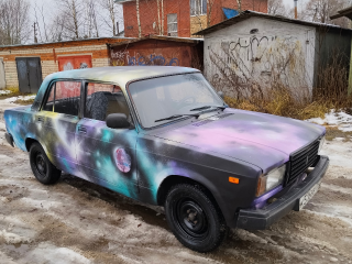 Можно хоть на Сатурн: «Жигули» в космическом окрасе продают в Егорьевске