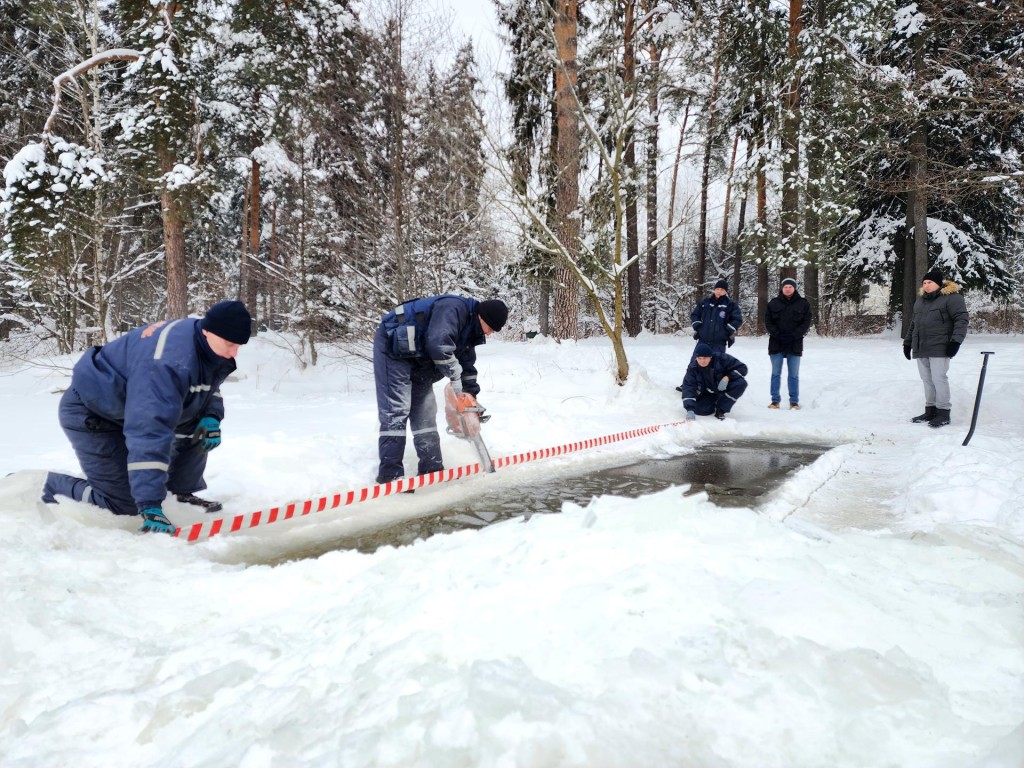 На Кратовском озере готовят купель для крещенских омовений