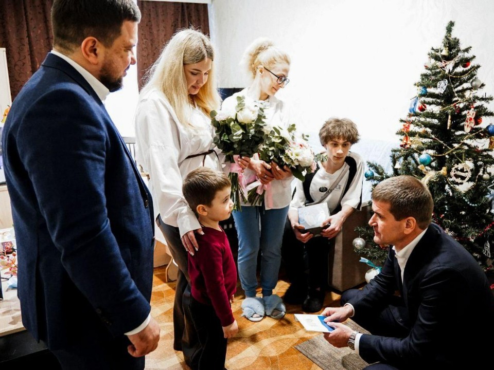 Новогодняя мечта для двоюродного брата: глава округа помог исполнить желание школьника из Шатурторфа