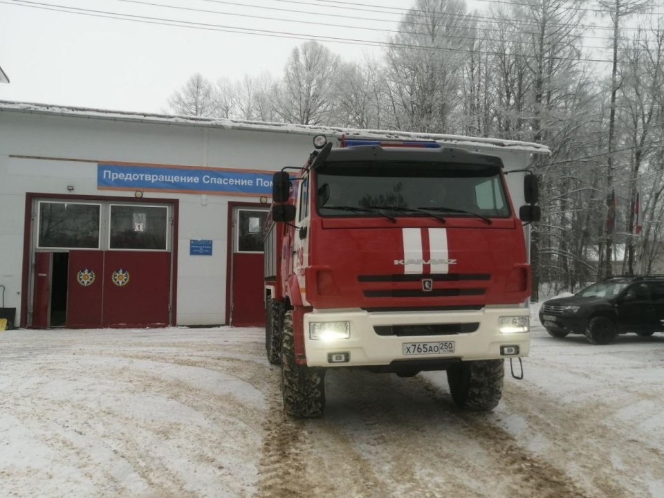 Вызов Мособлпожспас в Шаховской: спасатели вскрыли дверь для помощи пенсионеру