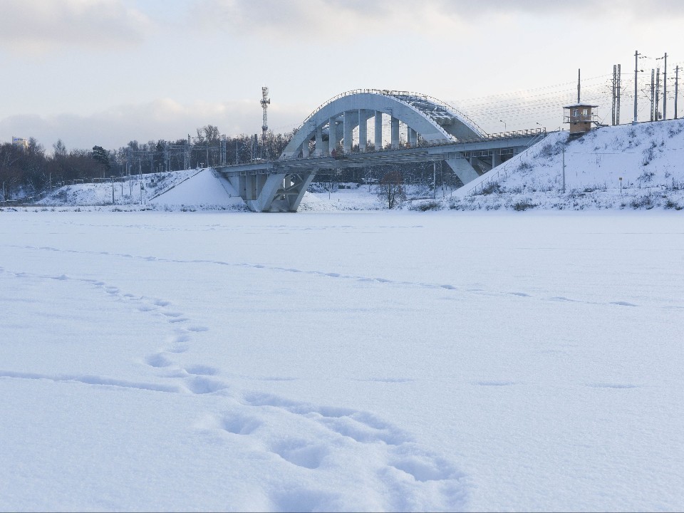 Опасный выезд на лед: машина провалилась в Пироговское водохранилище