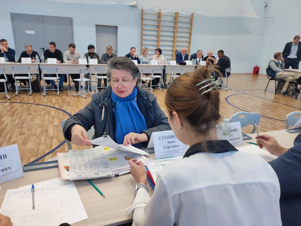 Когда будут отремонтированы подъезды в доме жители могут узнать на выездном приеме в лицее №34