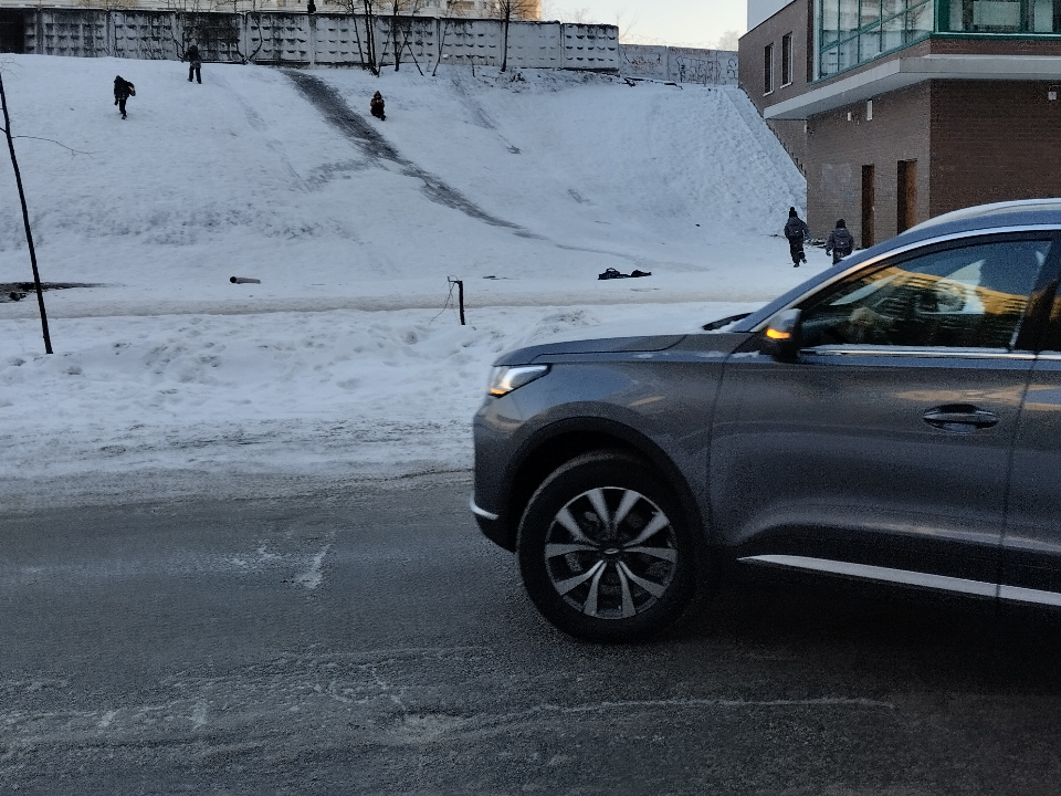 Опасный аттракцион: полицейская акция предупреждает о рисках на стихийных снежных трассах в Можайске