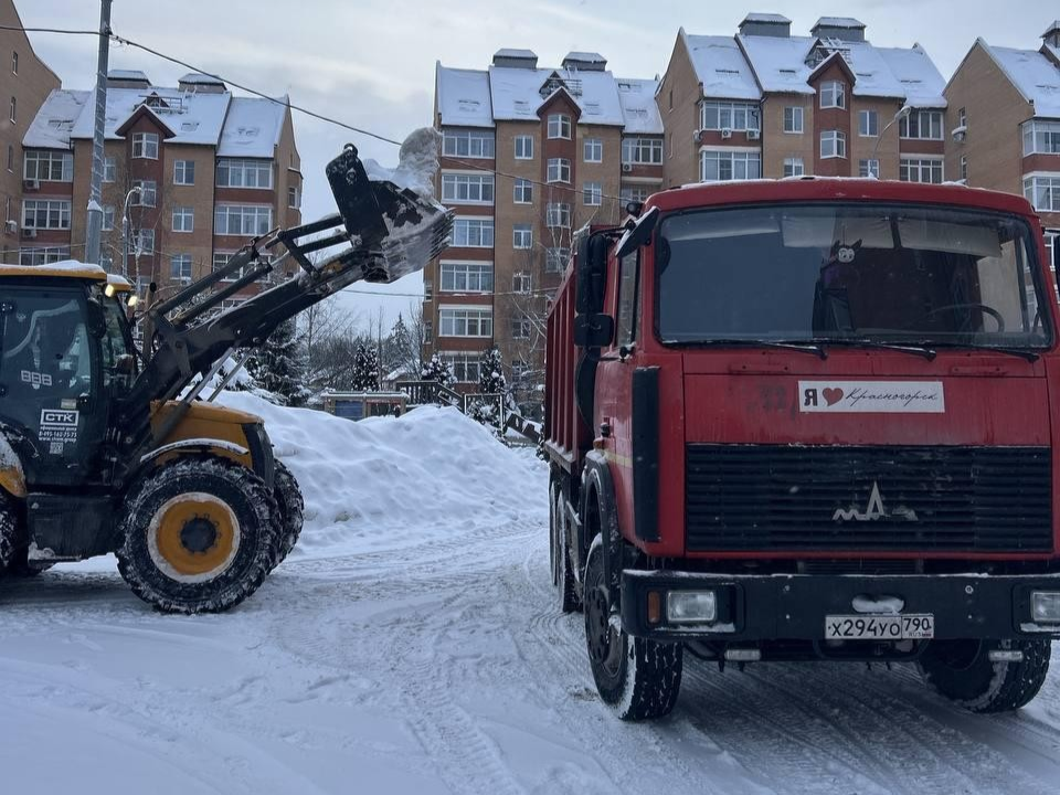 Зима не щадит Красногорск: как спасают город от снежного плена?