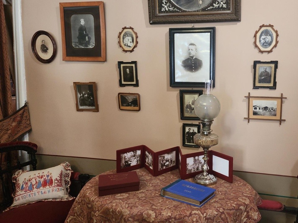 Две новогодние программы проводят в музее Чайковского для посетителей