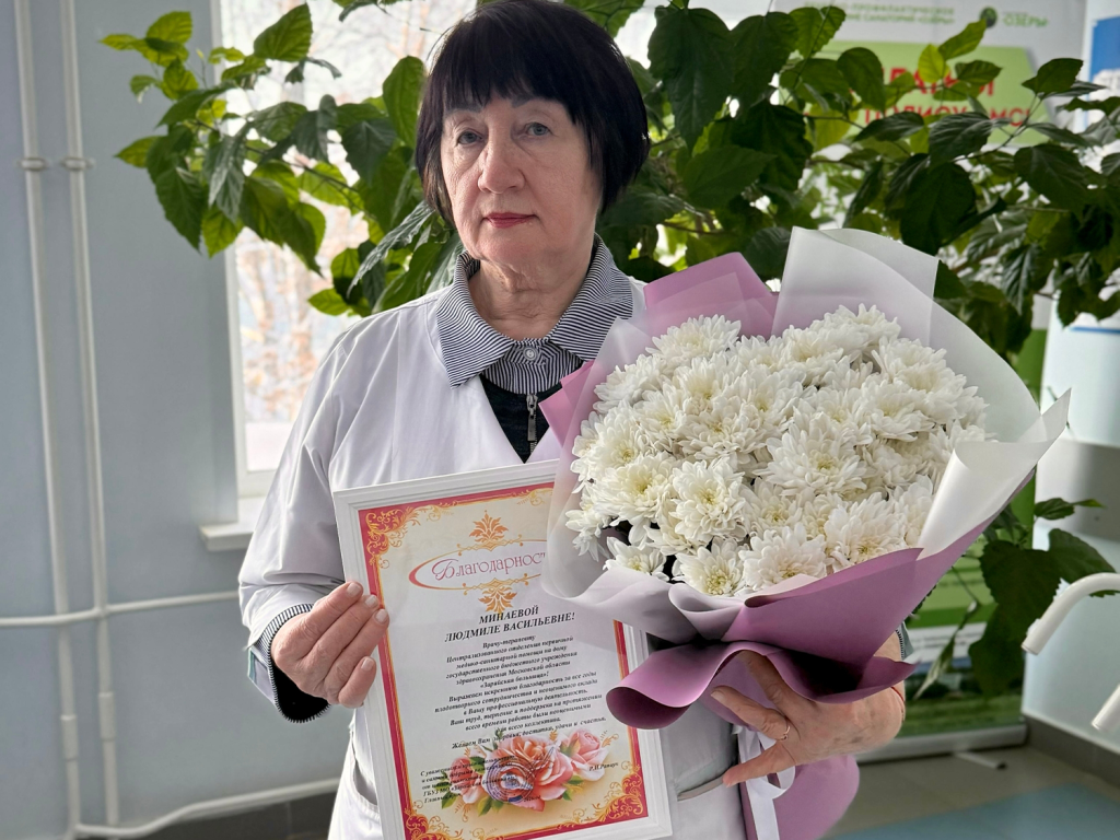 В медицине — 57 лет: терапевта Людмилу Минаеву проводили на пенсию