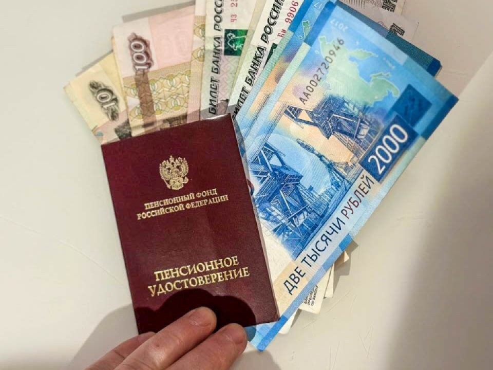 Без подачи заявлений и по единому коэффициенту: кому и на сколько повысят пенсии с 1 апреля