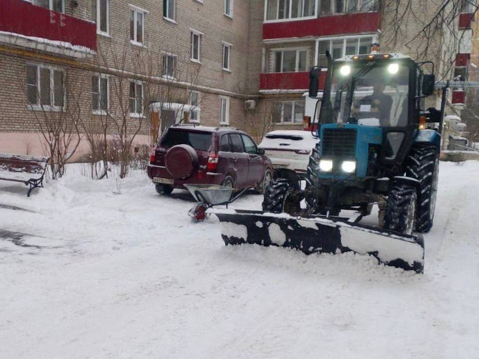 Тротуары и территории возле подъездов: власти Лобни рассказали, чему уделяют приоритет в борьбе со снегом