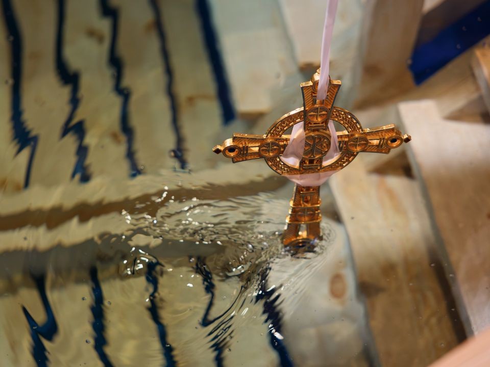 Народные приметы на Крещение: как узнать, каким будет 2026 год