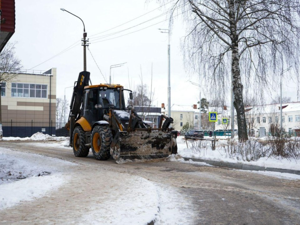 Усиленный режим дежурства и работы: в Шатуре ликвидируют последствия обильного снегопада