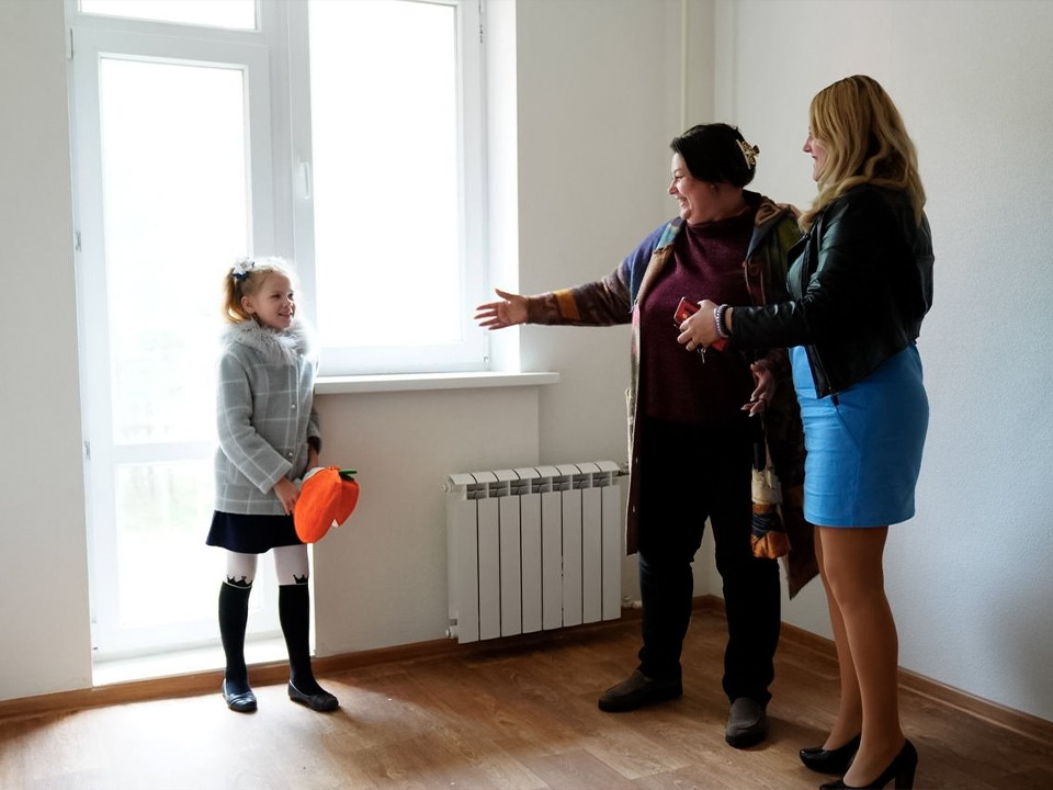 Новые дома для переселенцев из аварийного жилья построят в шести округах Подмосковья в 2026 году