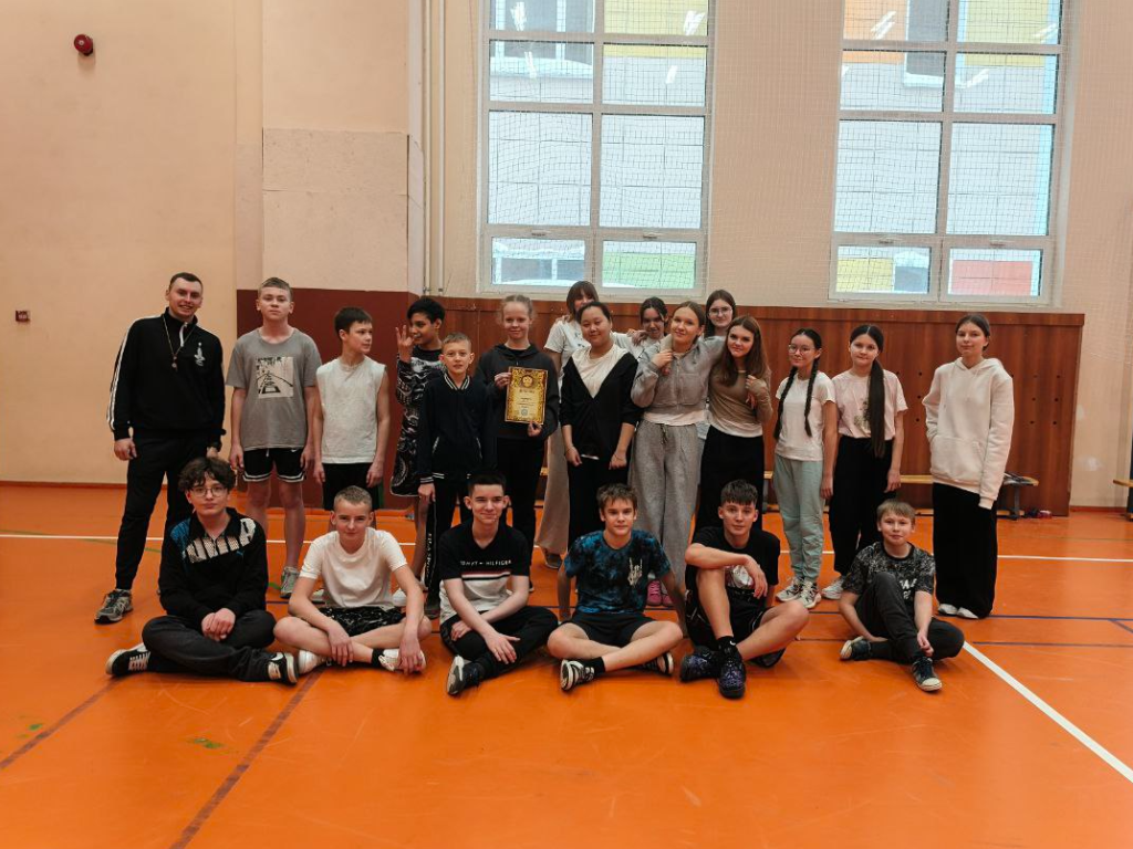 Сотрудники Молодежного центра научили школьников играть в квиддич