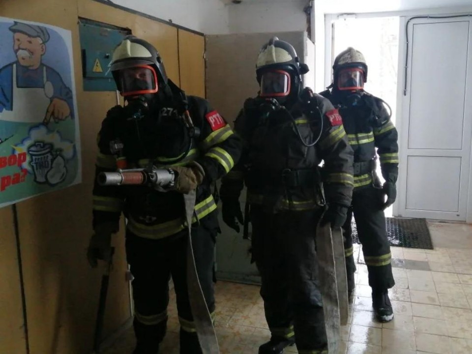 Под контролем каждая деталь: как спасатели отрабатывали действия при пожаре в МФЦ Малино