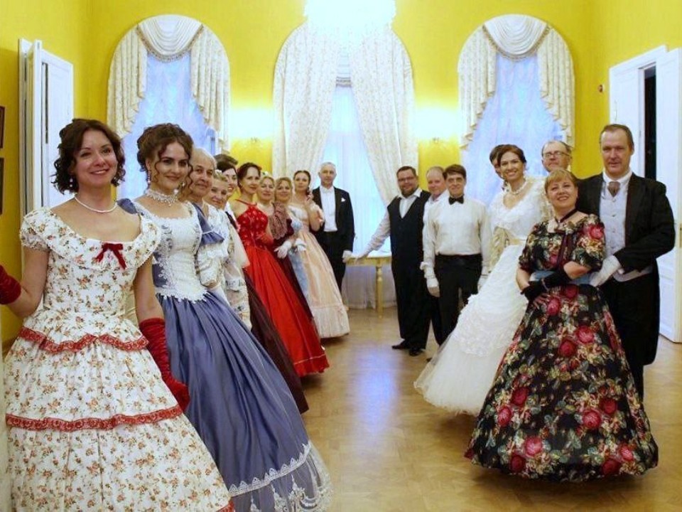 Путешествие в прошлое: лыткаринский музей пригласил на исторический бал