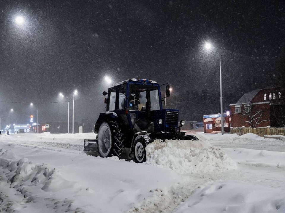 Названы участки дороги, где затруднено движение из-за сильного снегопада