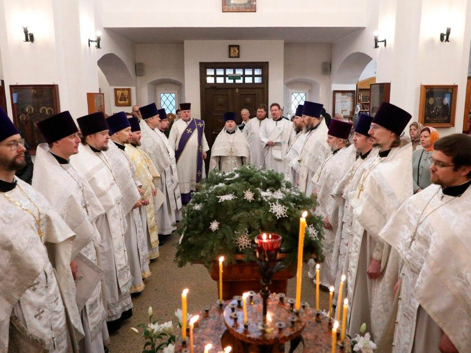 В Преображенском храме Долгопрудного состоялось рождественское соборное богослужение