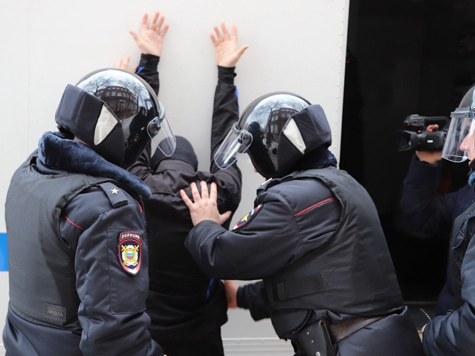 Курьеры и вербовщики: кто и как помогал дистанционным мошенникам в Подмосковье