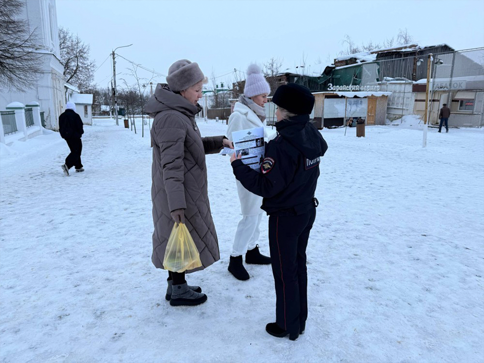 Полицейские Зарайска провели для горожан уроки цифровой безопасности