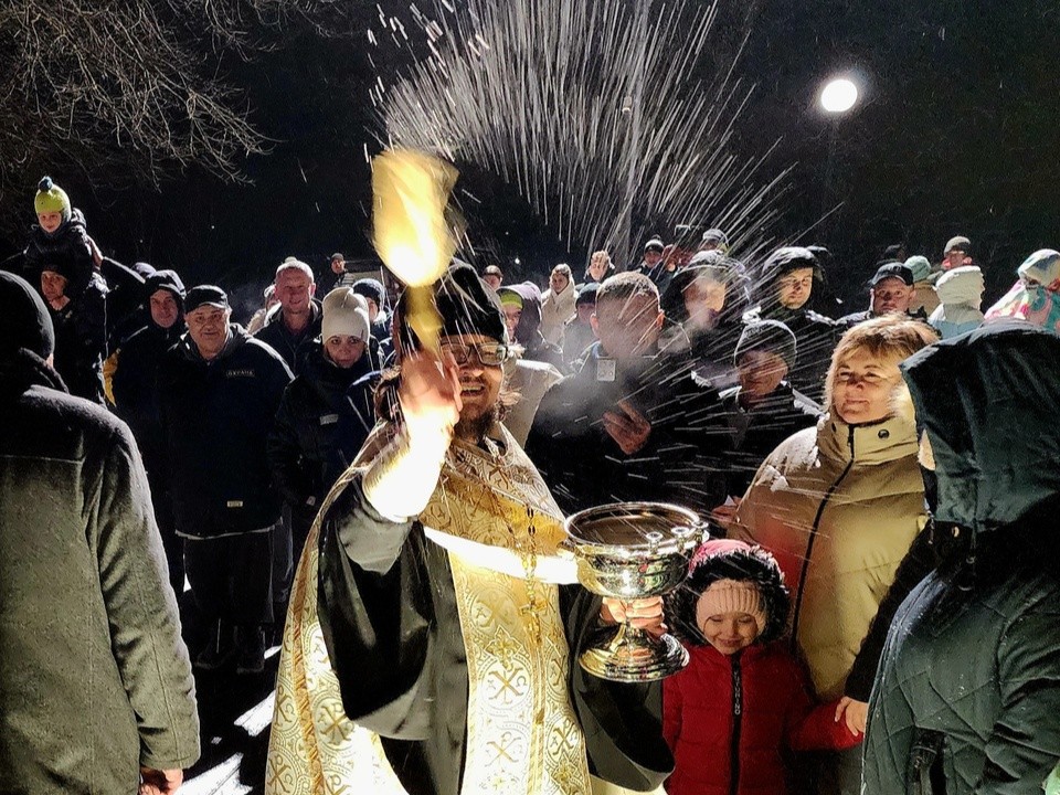 В Котельниках ищут волонтеров для дежурств и раздачи святой воды на Крещение