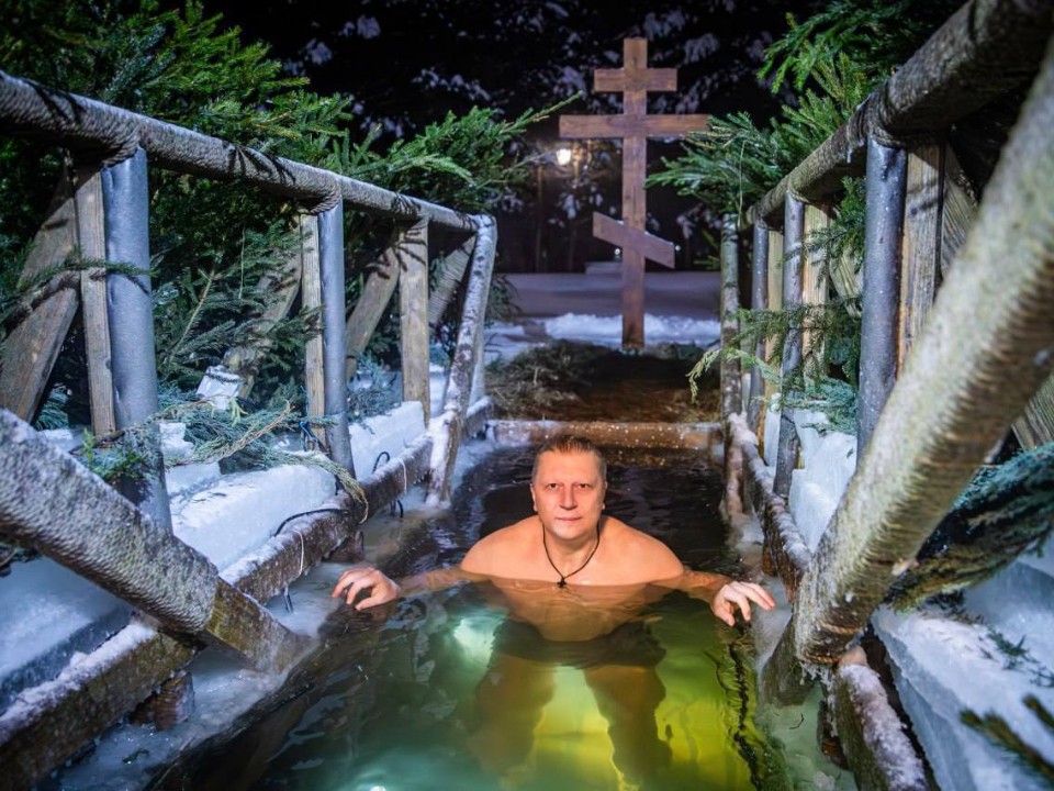 Глава Одинцовского округа принял участие в крещенских купаниях